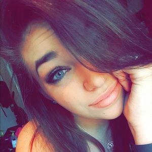 Meet your Posher, Briana